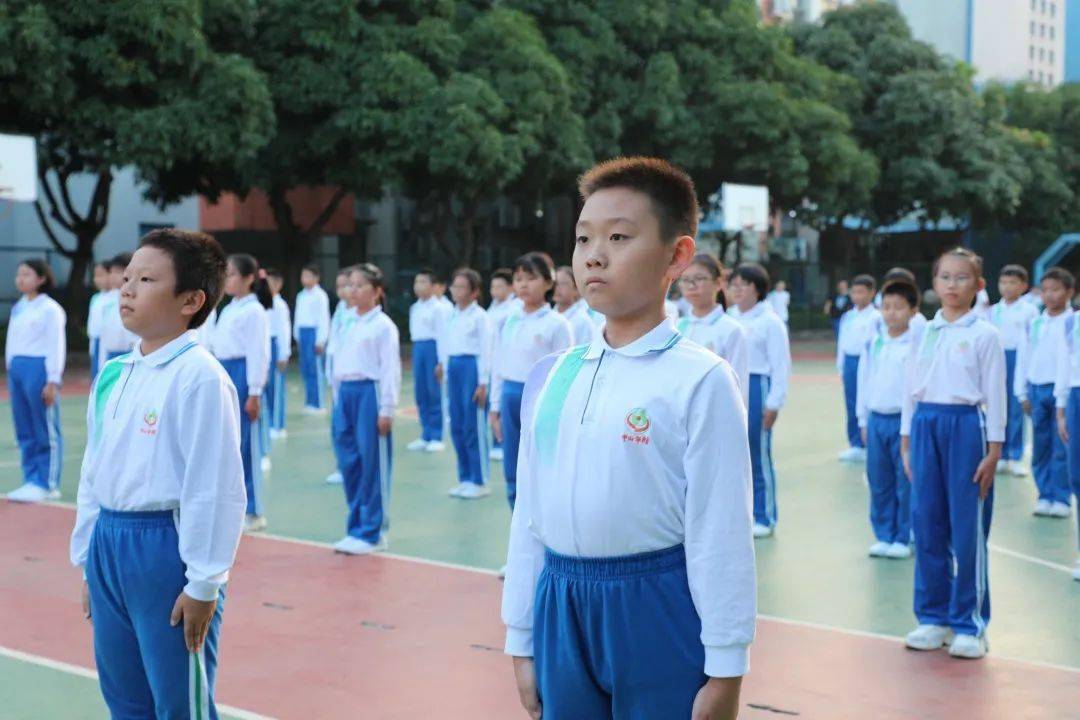 朝气蓬勃中山华附小学校区广播操队列比赛展风采