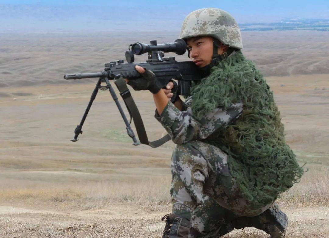 9服役单位及工作内容:69231部队战士军训负责连排:一连十排(排长)入伍