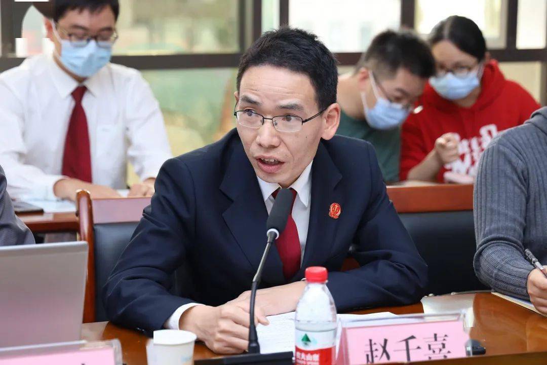 座谈会中,武汉市中级人民法院知识产权审判庭副庭长赵千喜同志作