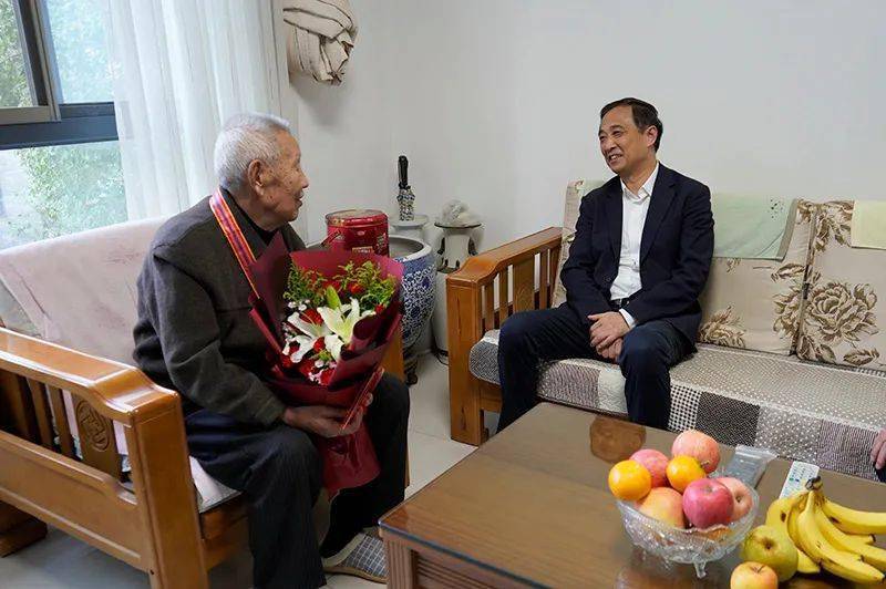 市委副书记,市长刘锋走访慰问了部分参加过抗美援朝出国作战的志愿军
