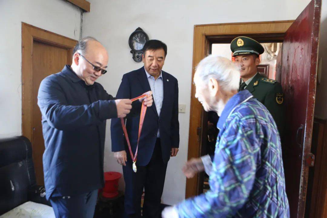 航空工业洪都领导看望慰问抗美援朝老同志_作战