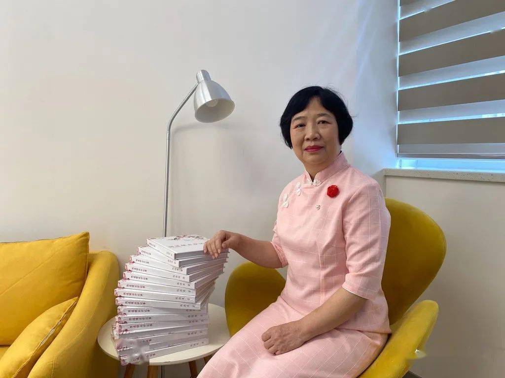 新书上架《阴道镜出诊记事》来了_钱德英
