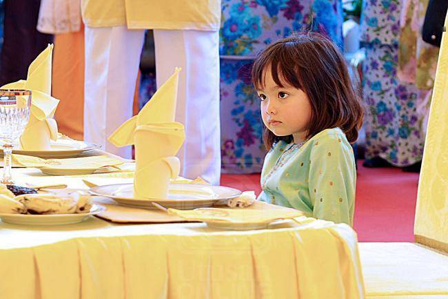 马来西亚9岁小公主美貌萌翻全球