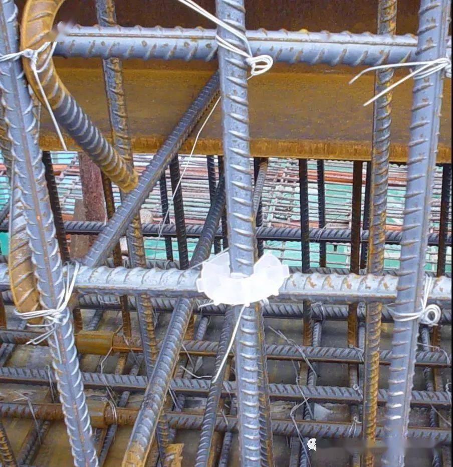 钢筋尺寸定位和保护层的标准化做法现场就是这么干