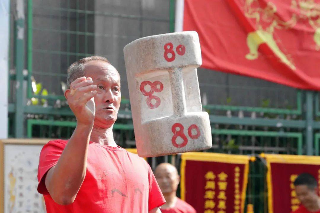 这群南翔人竟然让石头"跳起了舞"_石担