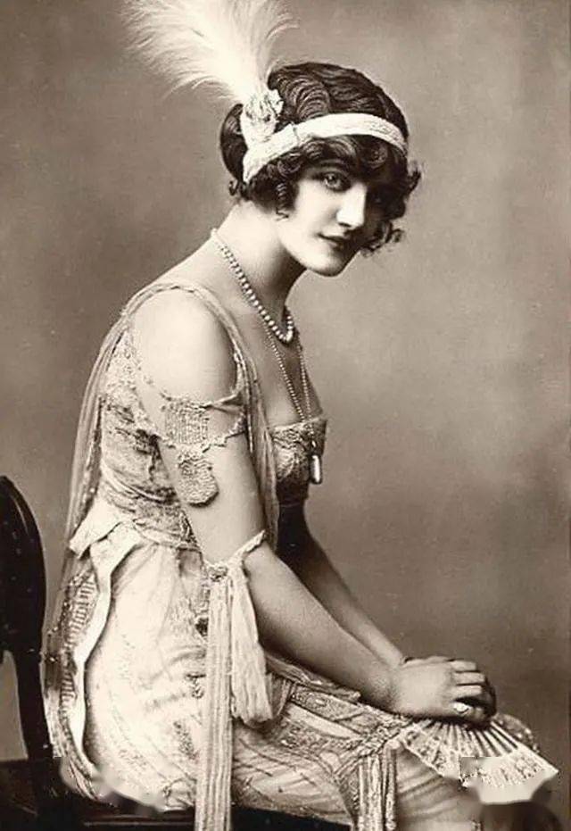 珍贵老照片:百年前的美女 那份自然的美丽_英国