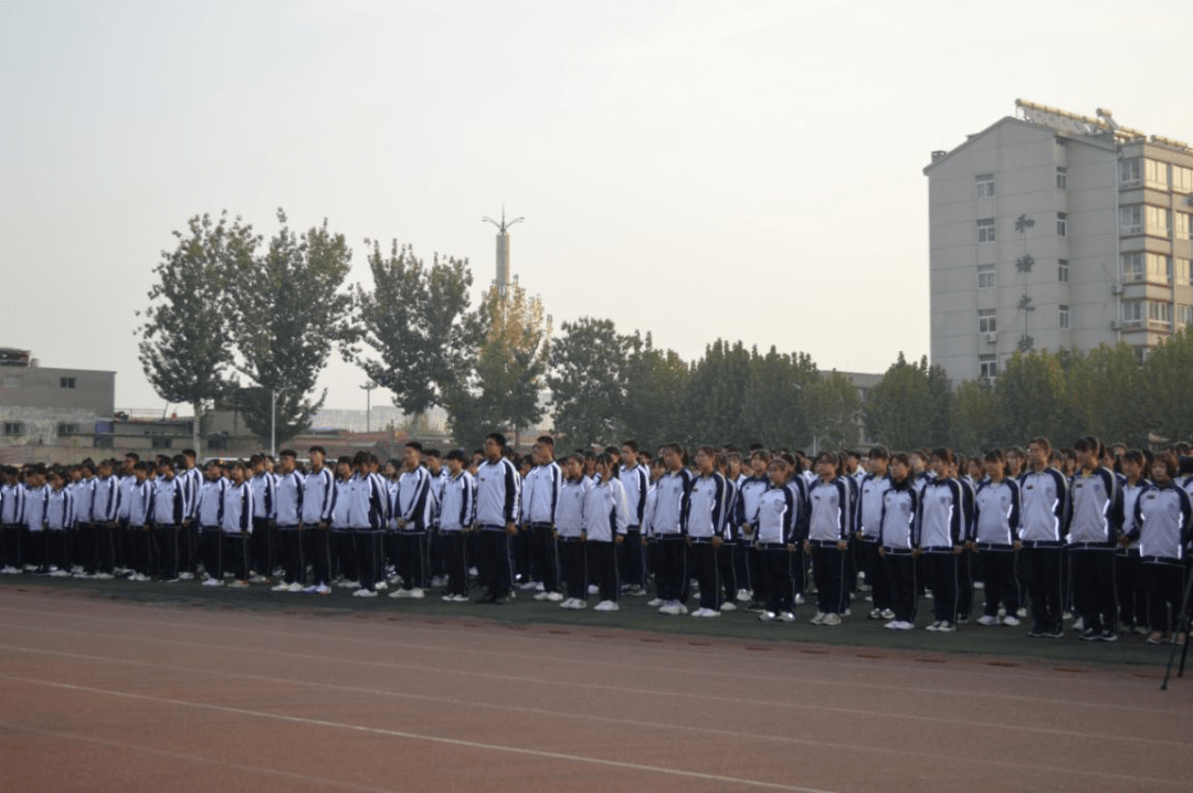 历城职专举行关注健康关注安全争做文明中职生主题升旗仪式
