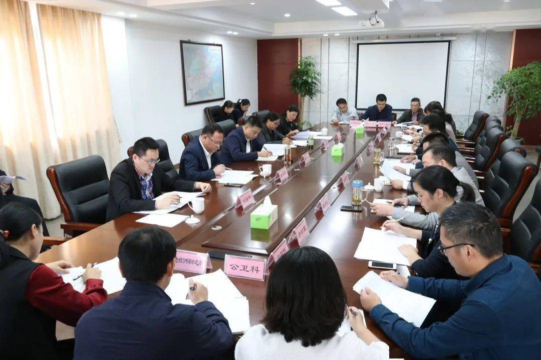 图丨区卫生健康局党委书记,局长童云龙汇报工作胡永光充分肯定我区