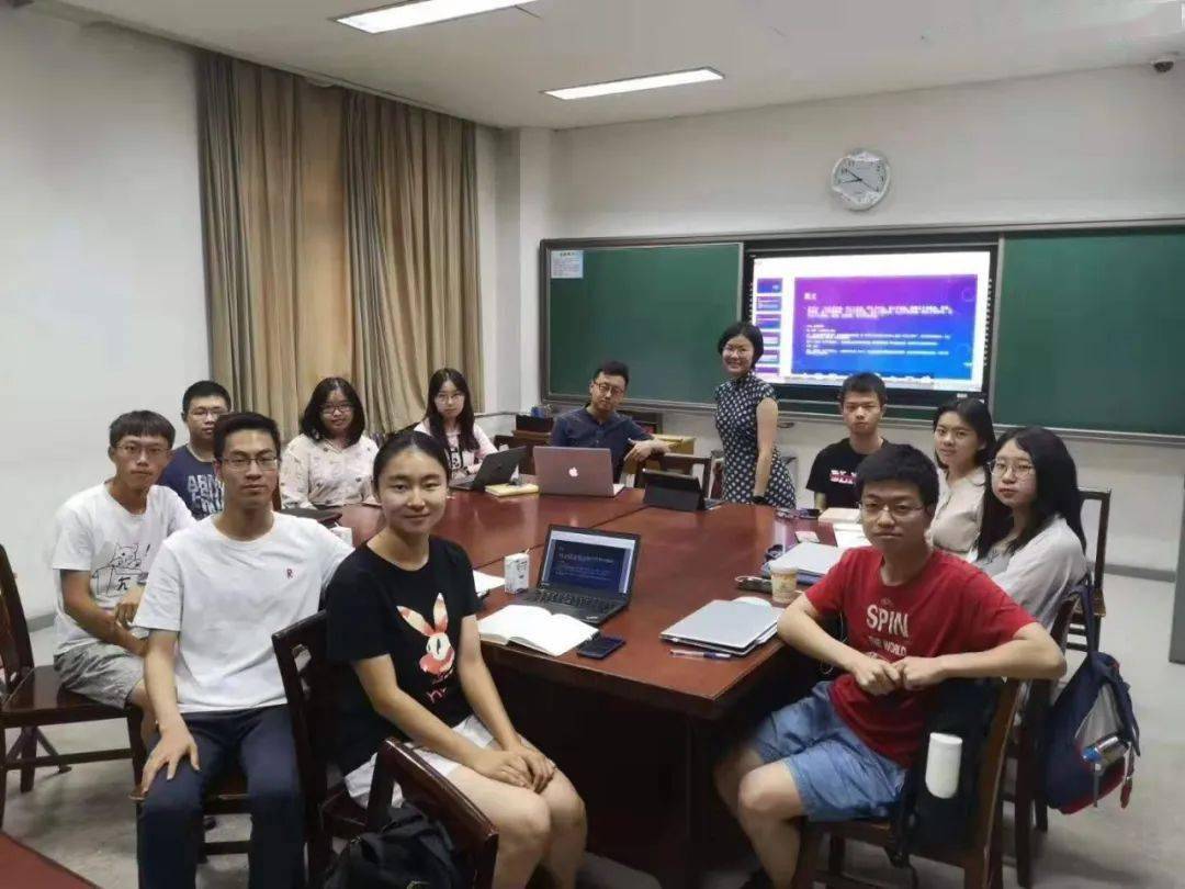 燕园风华徜徉于粉墨与书香中她捧回北大最高荣誉奖学金