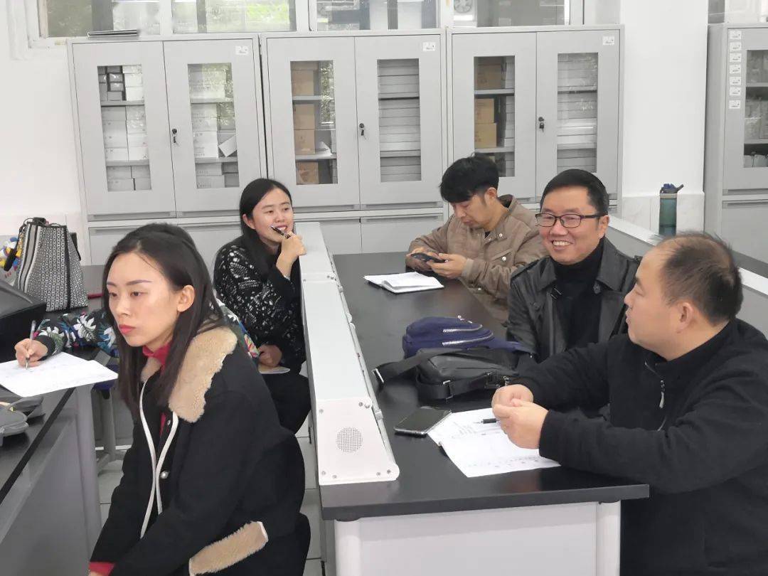 乐山一中地理组的老师们一直走在不断探索的路上,"课前分享""小老师讲