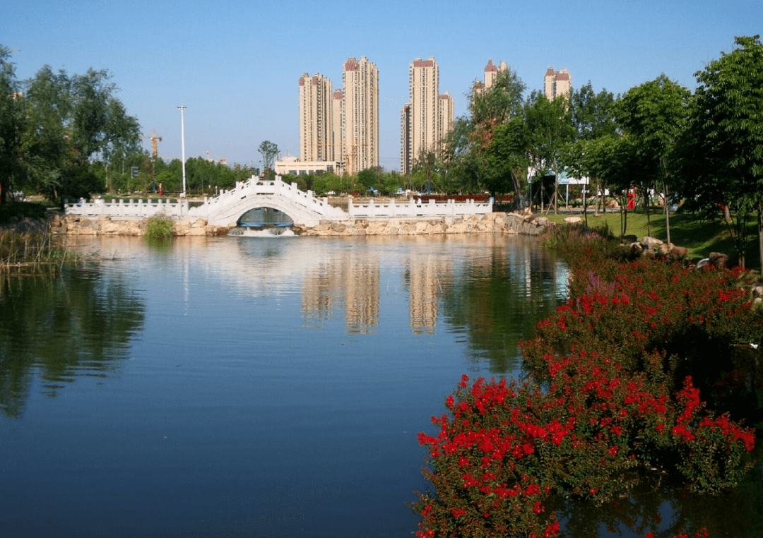 开源公园实景图,图片源于网络既然要真改善,仅凭地段的优势当然不够.