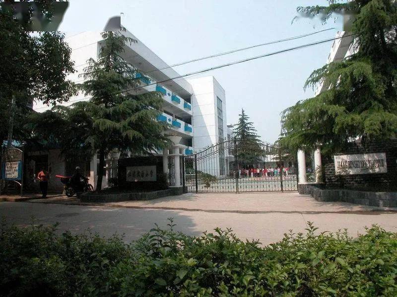 镇江市江滨实验小学创建于1987年,原名江苏省镇江师范附属小学,2000年