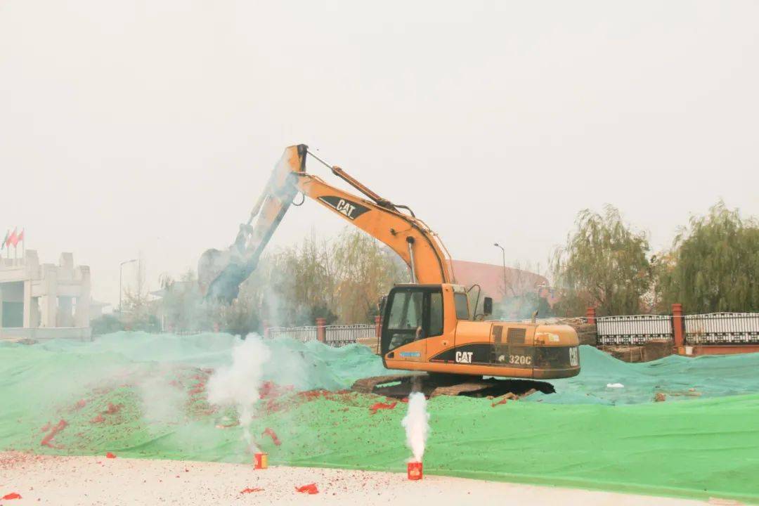 开工大吉| 伊丽莎白·东岸高层115#-118#楼动土仪式隆重举行