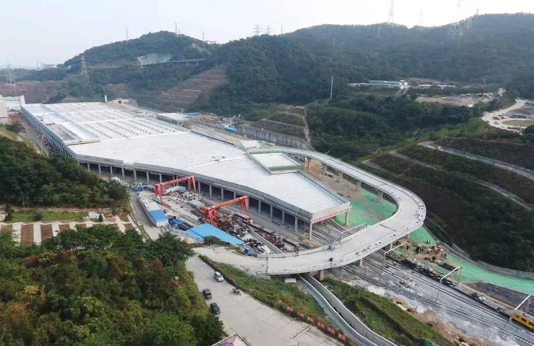 深圳地铁8号线开通运营_停车场