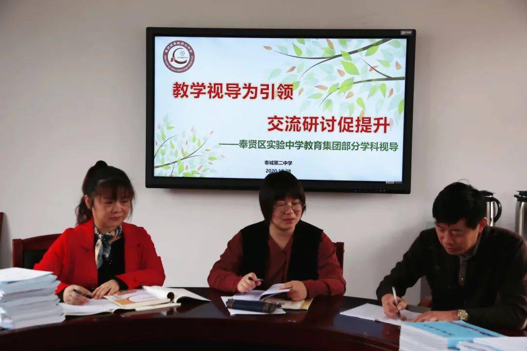 的《水的净化与组成》,八年级语文教师吴玥的《爸爸教我读中国诗》,八