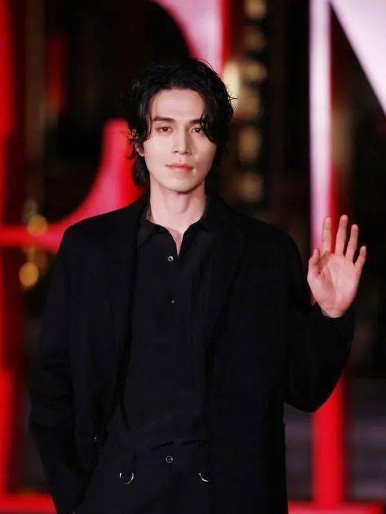 李栋旭是怎样做到千年冻龄的?