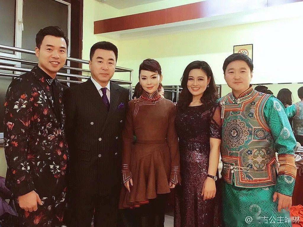 她是蒙古公主却放下身份北漂,如今与帅气老公甜蜜生活~_哈琳