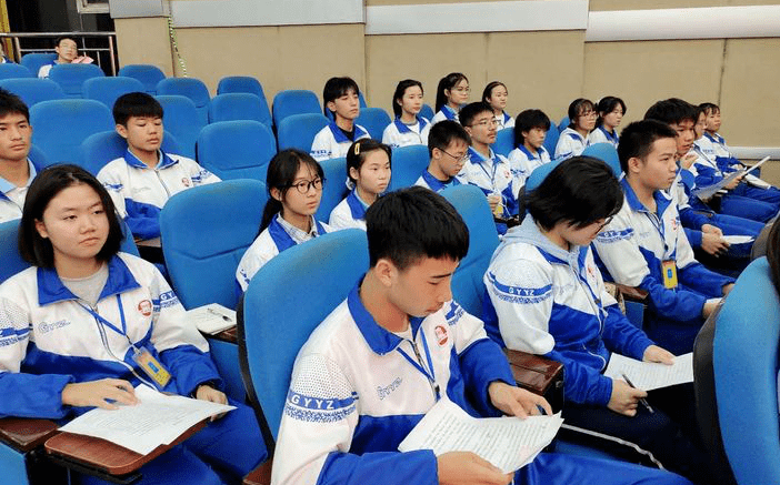弦歌不辍薪火相传桂阳一中举行学生会仪仗队广播室换届选举大会