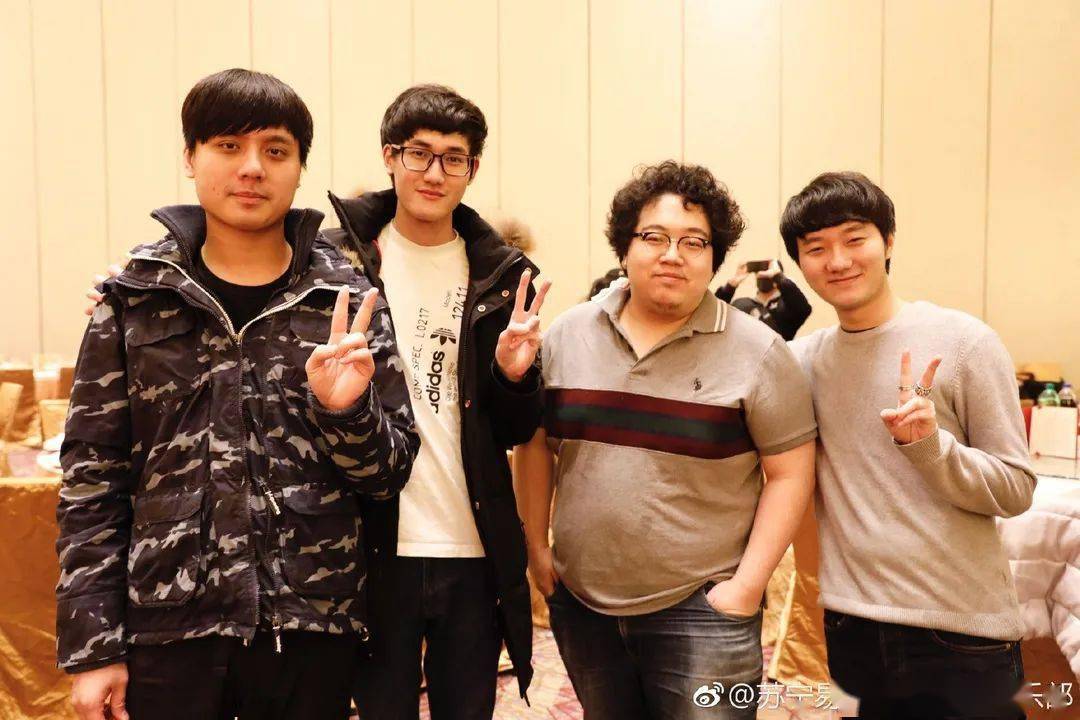 后一年牛排教练和kramer也是同年进入lplkarsa算是闪电狼老队员里来l