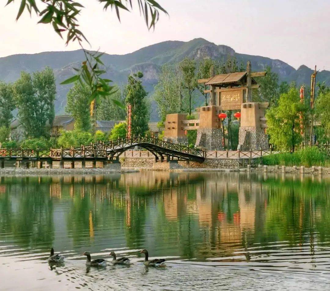 喜报恋乡太行水镇被评选为河北省旅游休闲购物街区
