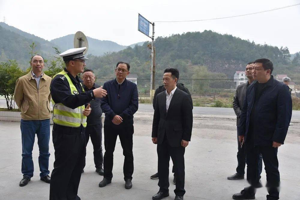 重庆市应急管理局局长冉进红一行来秀调研