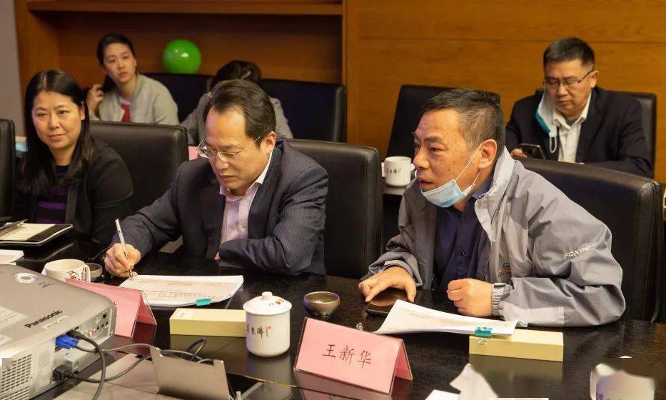 上海市委统战部副部长房剑森一行调研玉佛禅寺新媒体中心