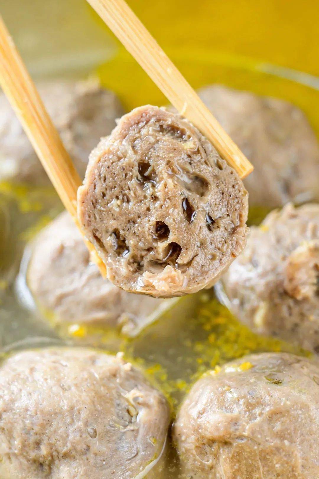 一口就爆汁在丰顺也能吃到20年传承味道的网红牛肉丸