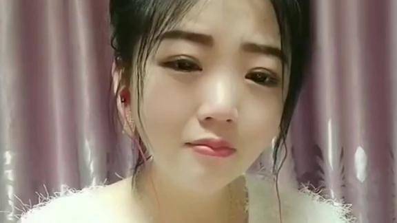 美女学唱曲剧刘全哭妻开口就泪流满面太入戏了