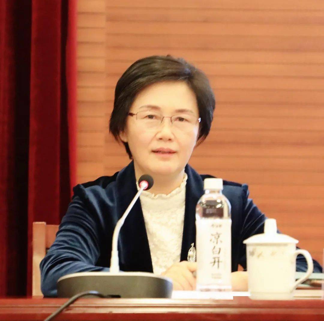 区卫生健康工作党委书记周晓春主持会议并讲话,委党政班