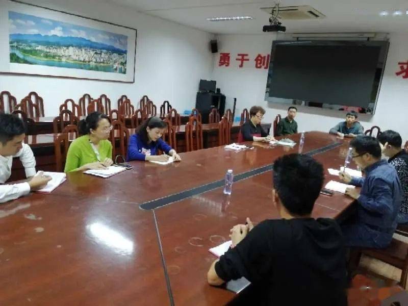 德育养成常抓不懈我校召开年段长工作例会