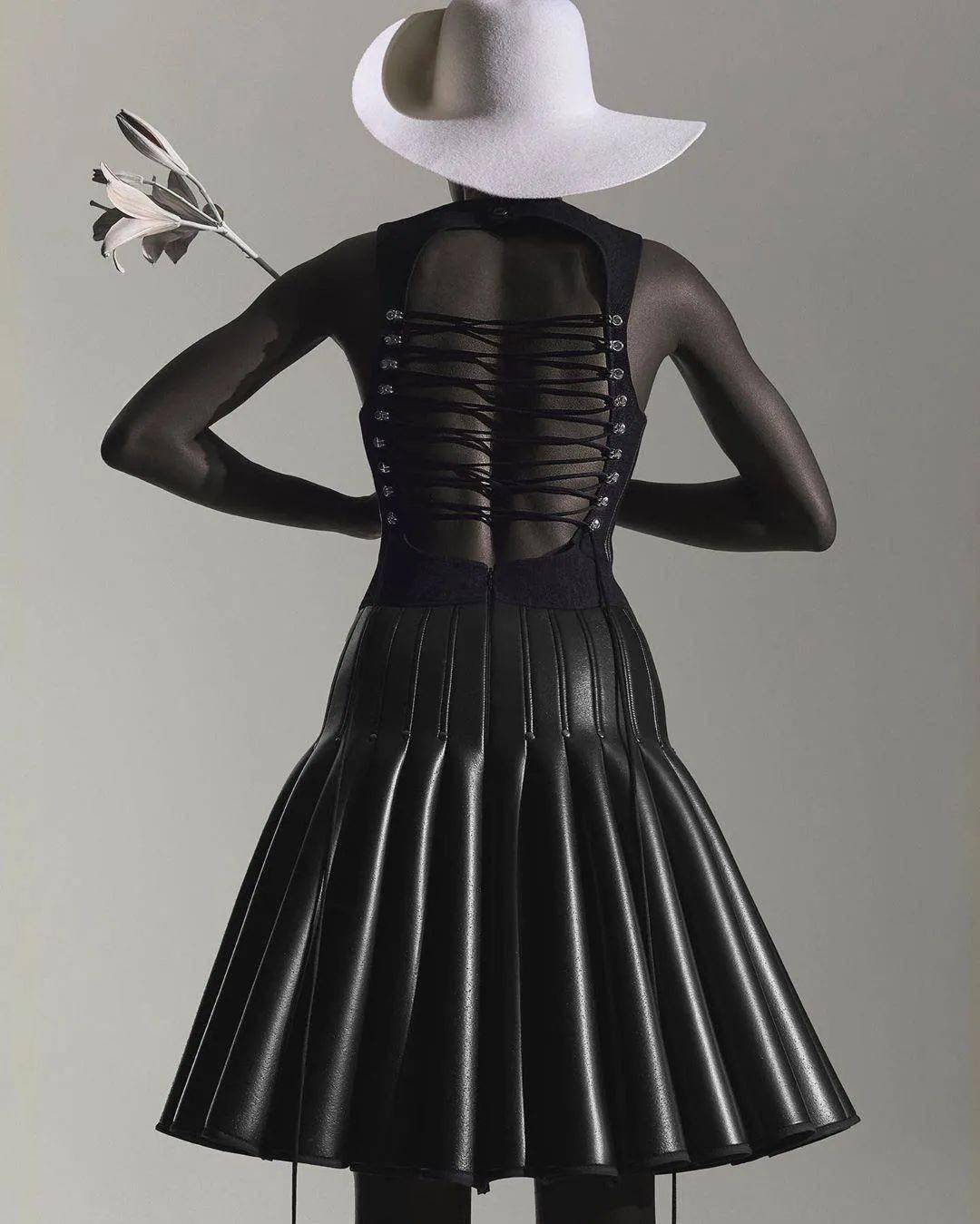 robert wun再次展现对于花卉设计的浪漫极致幻想!