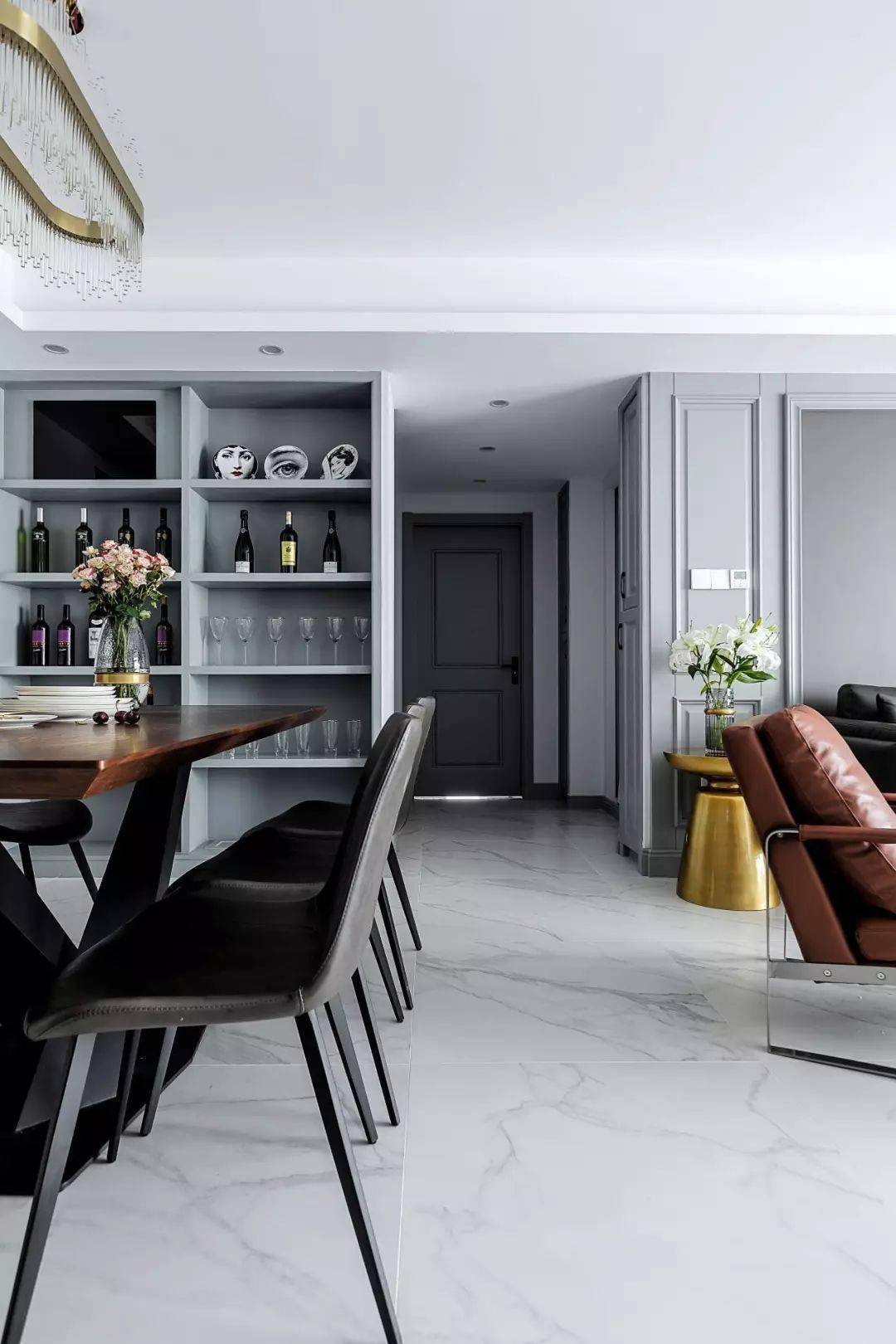 黑白灰和黄铜,这样的混搭风格太有范儿了