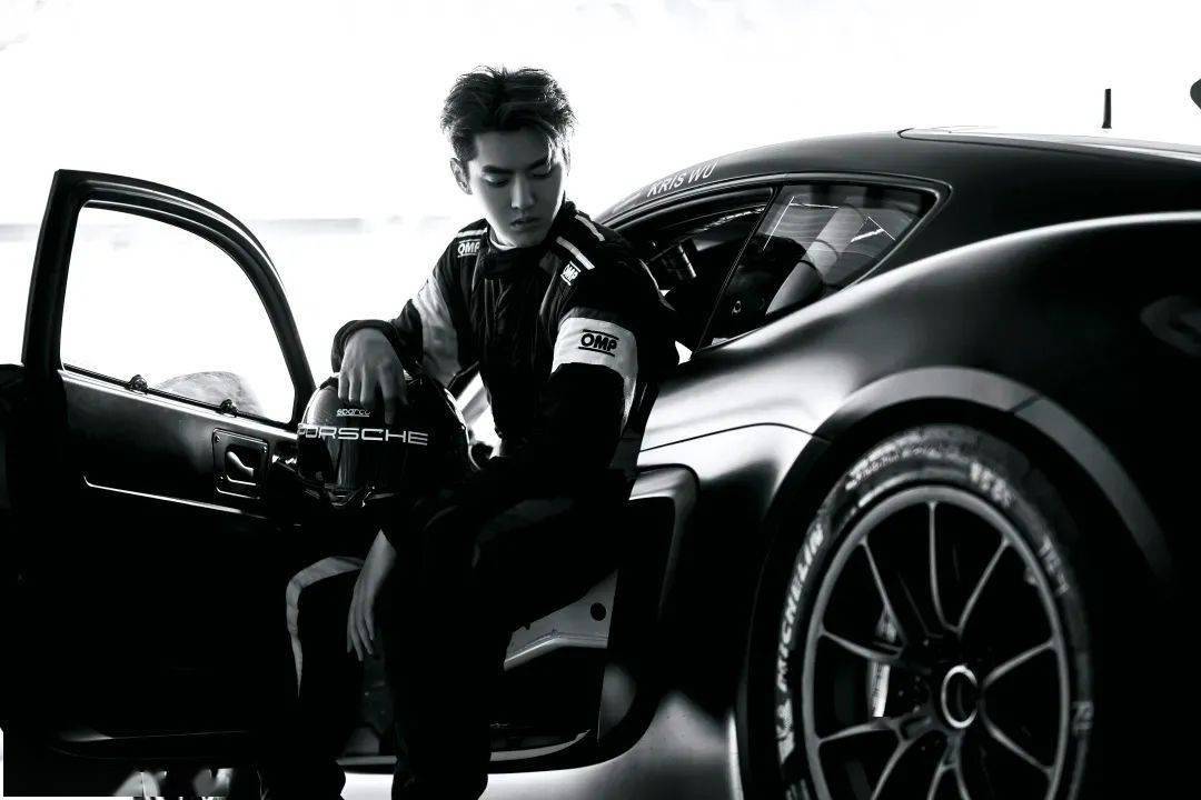 保时捷赛车手吴亦凡奔赴梦想,并肩前行一起感受比赛时的热血与激情