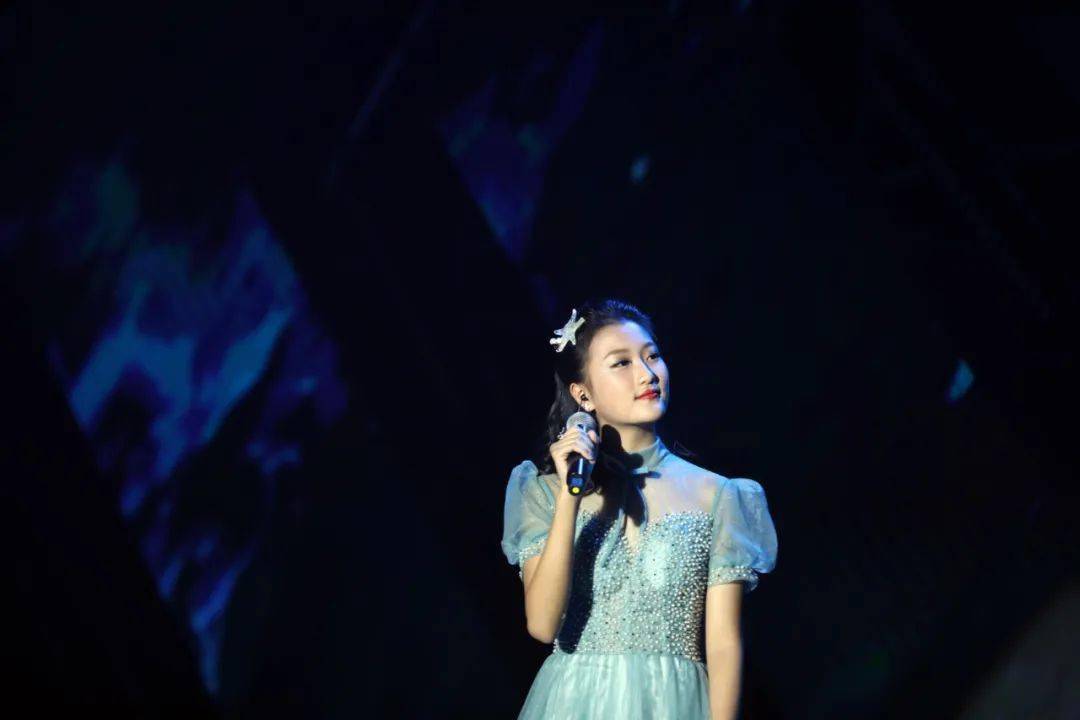 吴尚鸿 海淀校区《珊瑚海》|y7c3,g193,高一1班,g191 石乐云,赵怡泽