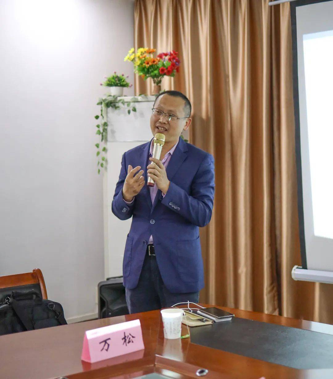 万松老师传授创业经验"创业,就是为了让世界更美好.