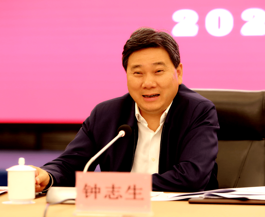 钟志生:做人要本分 干事要本事 为政要本色 努力干出无愧于时代无愧于青春无愧于党和人民的事业_工作