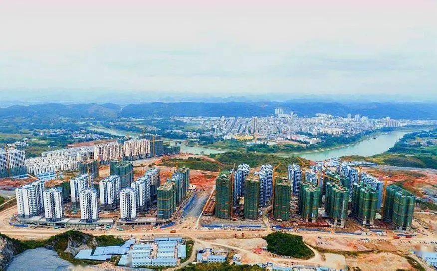 隆安县位于南宁市的西北方向,其主城区距离南宁市中心仅63公里.