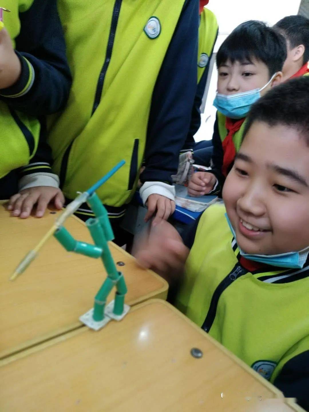 【党家庄 童趣】一节语文课引发的大赛——六(2)班"竹节人大赛"小记