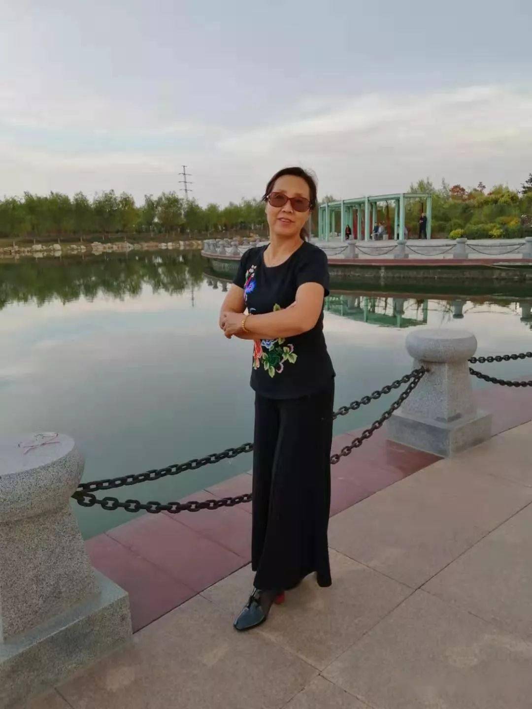 阳高女,丰镇媳,前半生经商,47岁考驾照,胆大心细是本性.