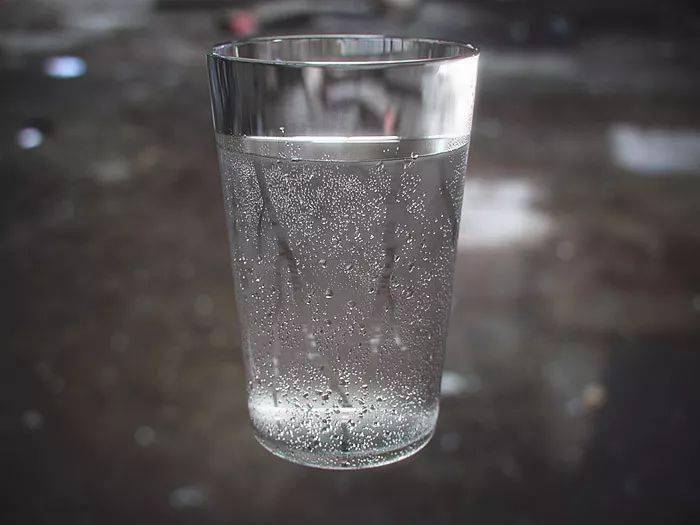 首先说起雾,起雾(如冬天浴室玻璃或眼镜起雾)是十分普遍的物理现象,其