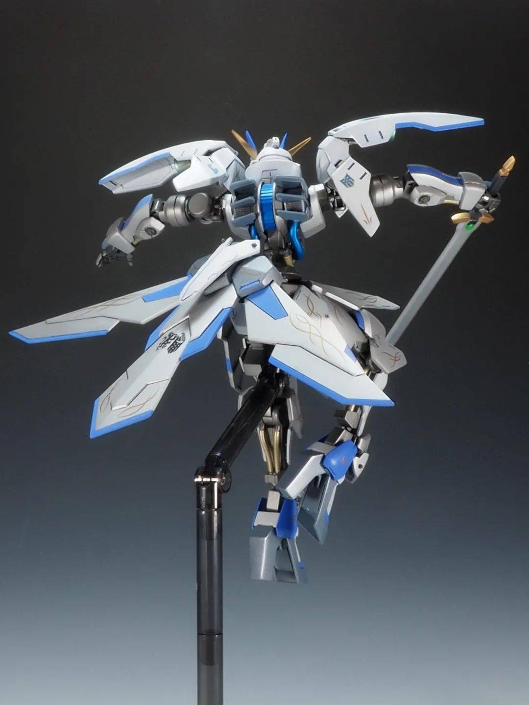 蓝白配更高贵女武神变身女骑士