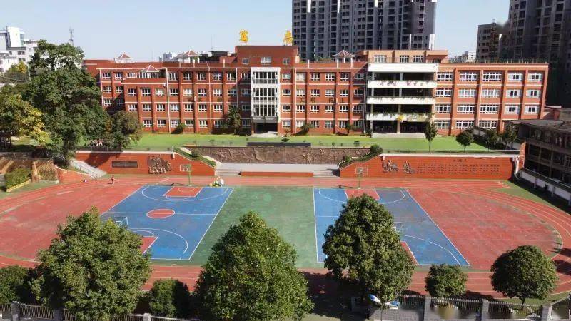 修文县扎佐镇中心小学贵阳乐湾国际实验学校以上几所学校的秋景你最