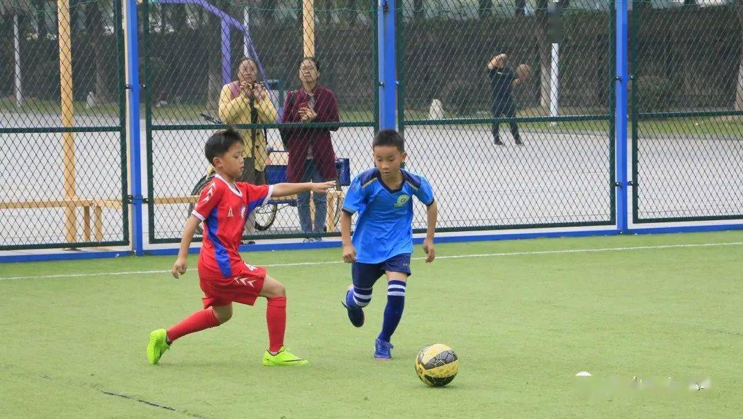 喜报胜山镇中心小学喜提足球联赛三冠