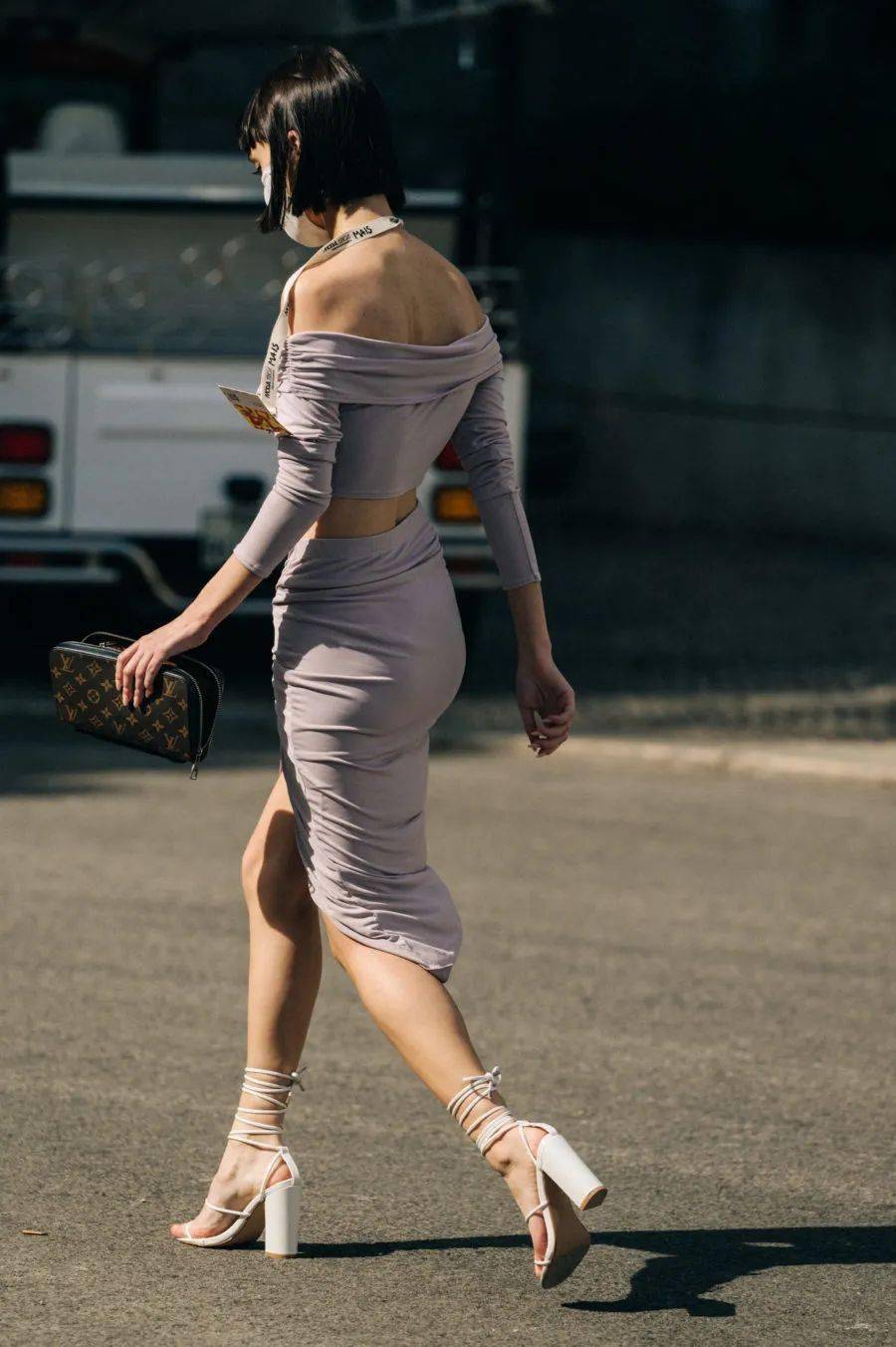 虹歌时尚2021春夏街拍欣赏