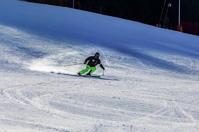 冰雪運動為2022年冬奧會加油