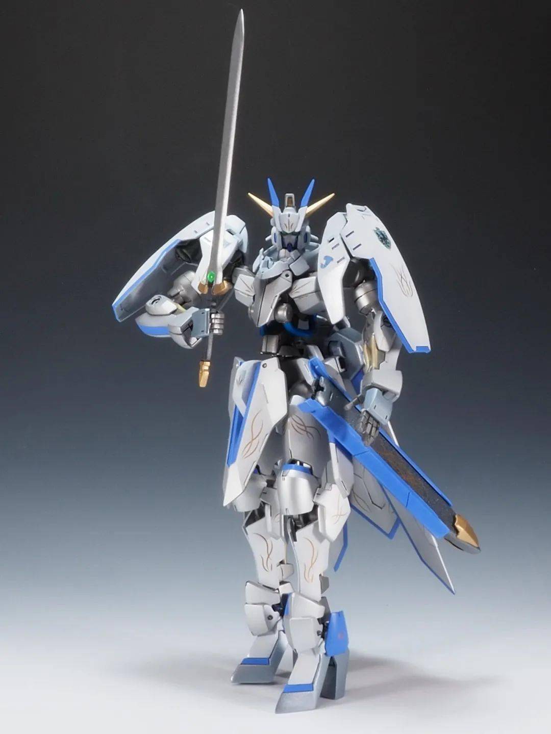 蓝白配更高贵女武神变身女骑士