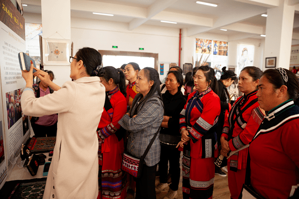 體會成果展示王麗瓊作品趙梅蘭刺繡作品學員心得學員高萍自營服裝店