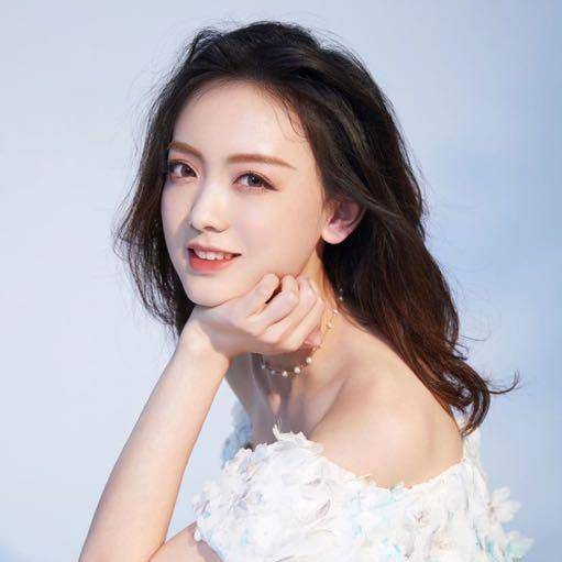 灵儿晒工作餐后,网友:还能保持身材真是个奇迹_玩家