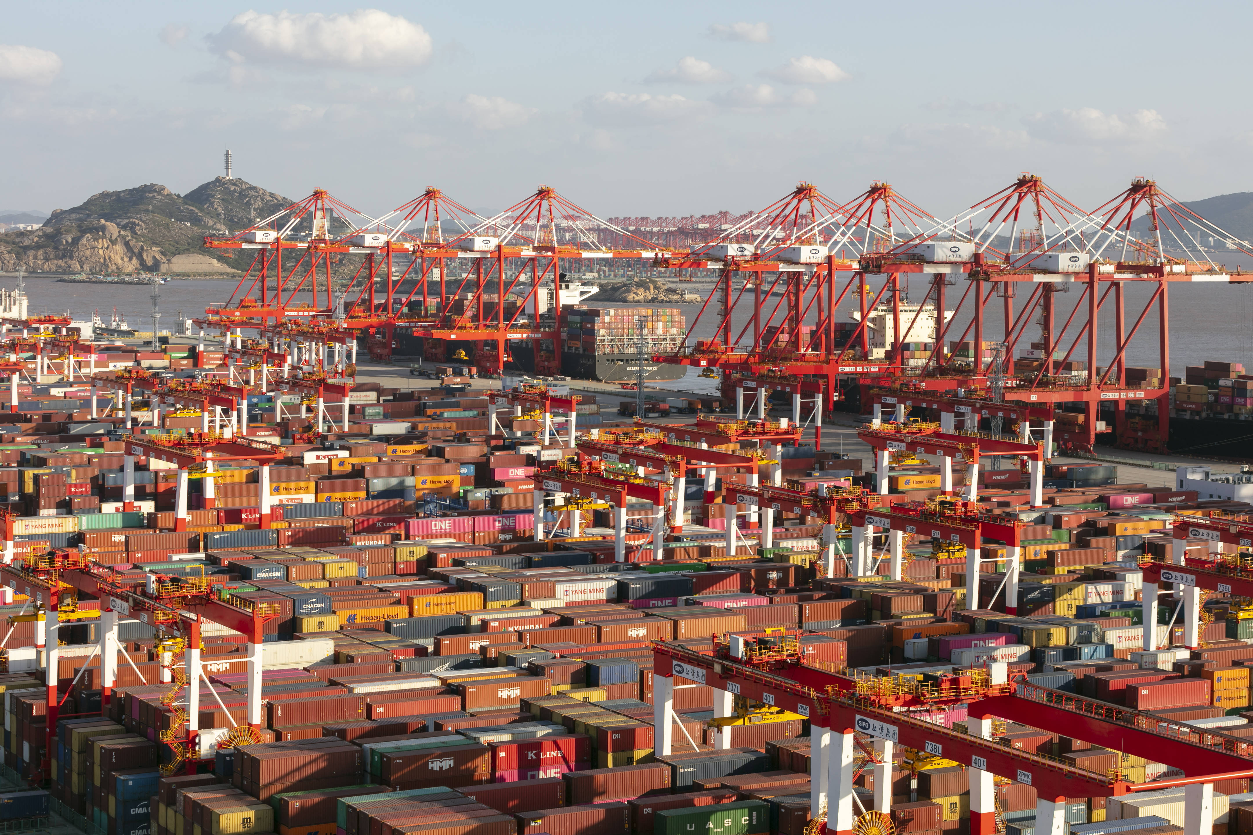 Shanghai port retains crown as the world’s busiest container port