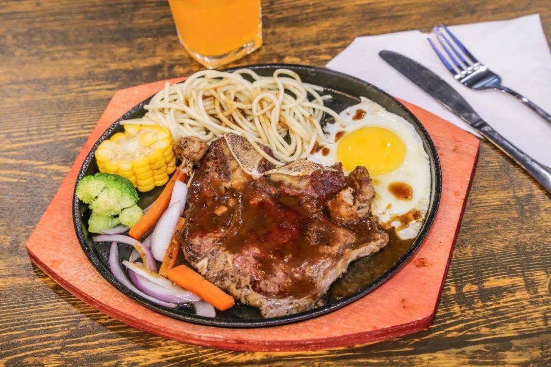 铁板t骨牛排 |牛排鲜嫩的口感依旧keep住!